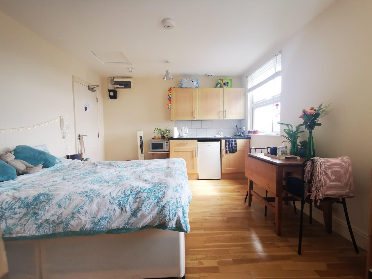 1 bed property in Regents Park Road, Finchley Central